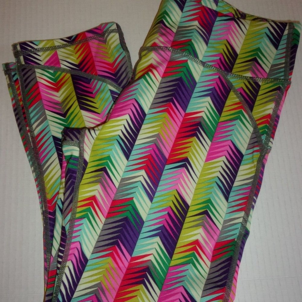 Fabletics Lima Capri Rainbow Chevron Active Wear Pants